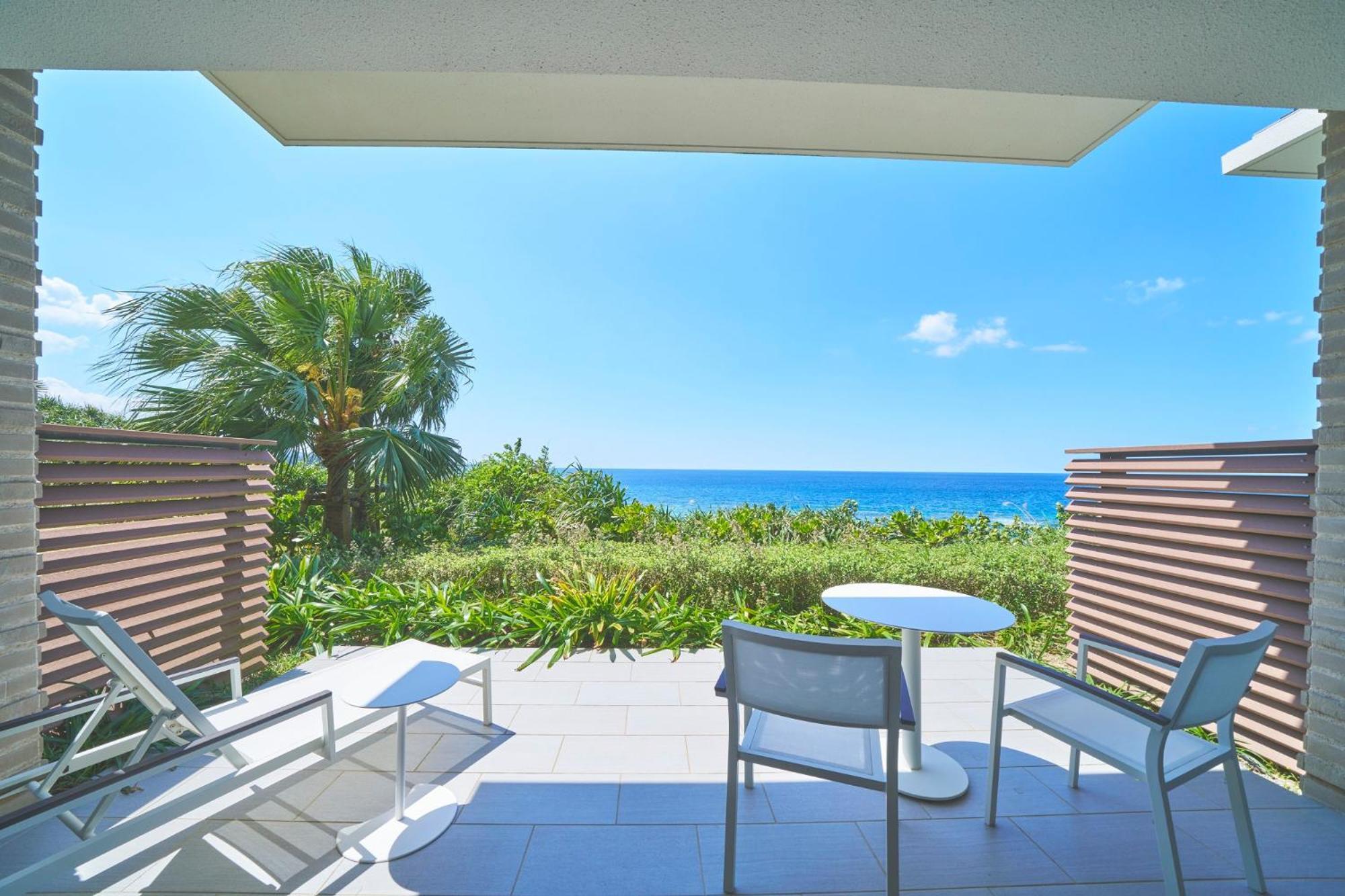 Hotel Halekulani Okinawa à Onna Extérieur photo
