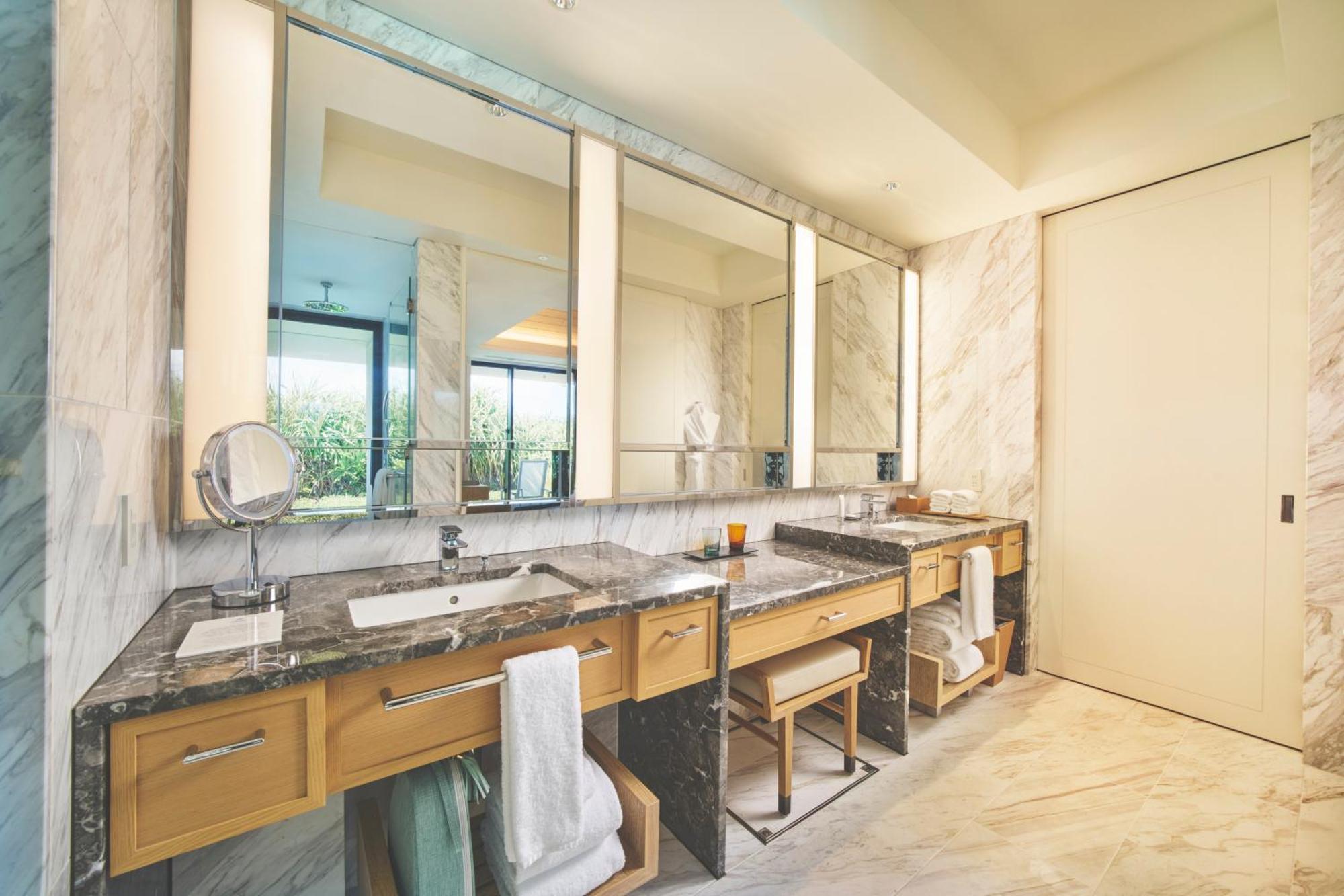 Hotel Halekulani Okinawa à Onna Extérieur photo